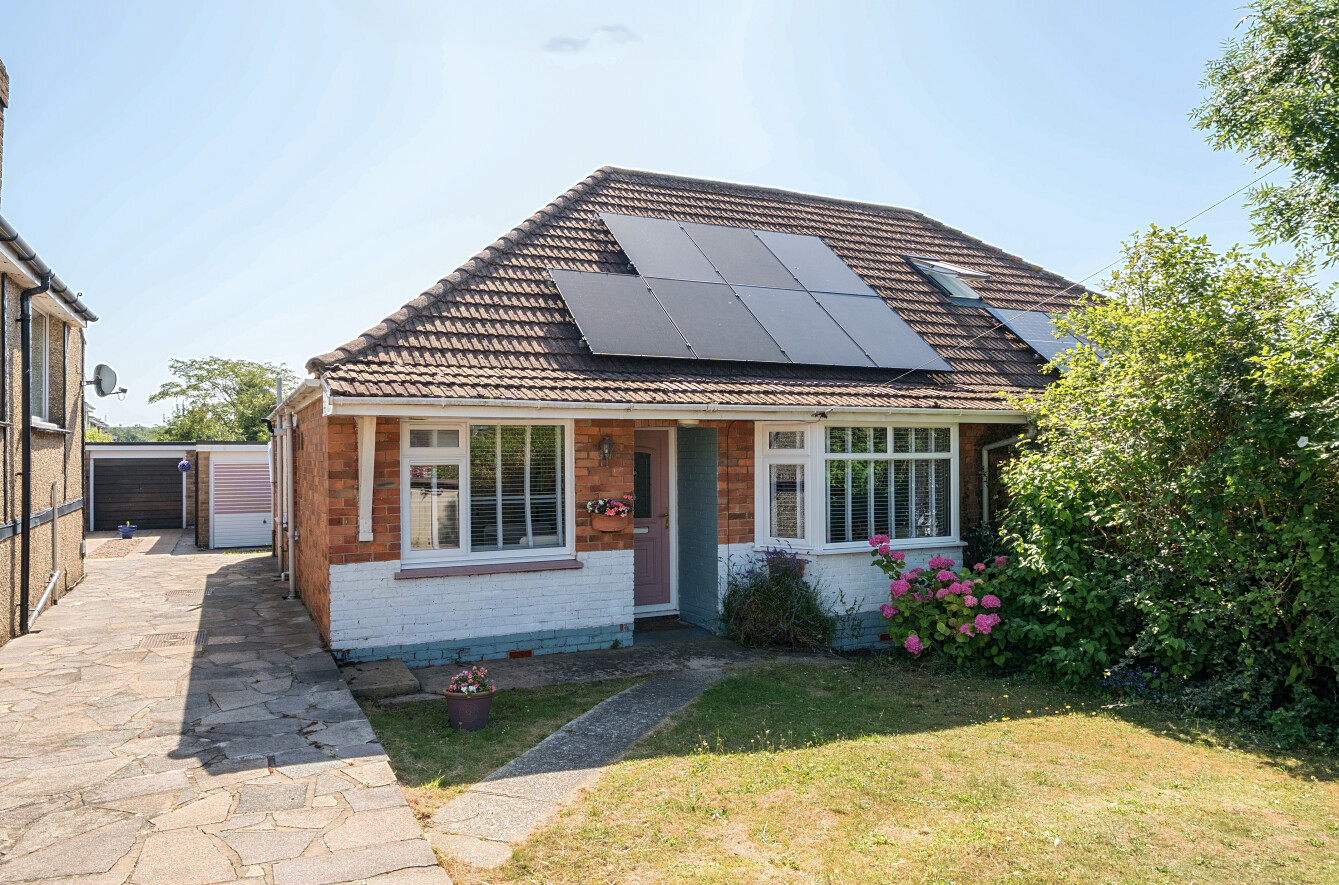 2 bedroom semi-detached bungalow for sale