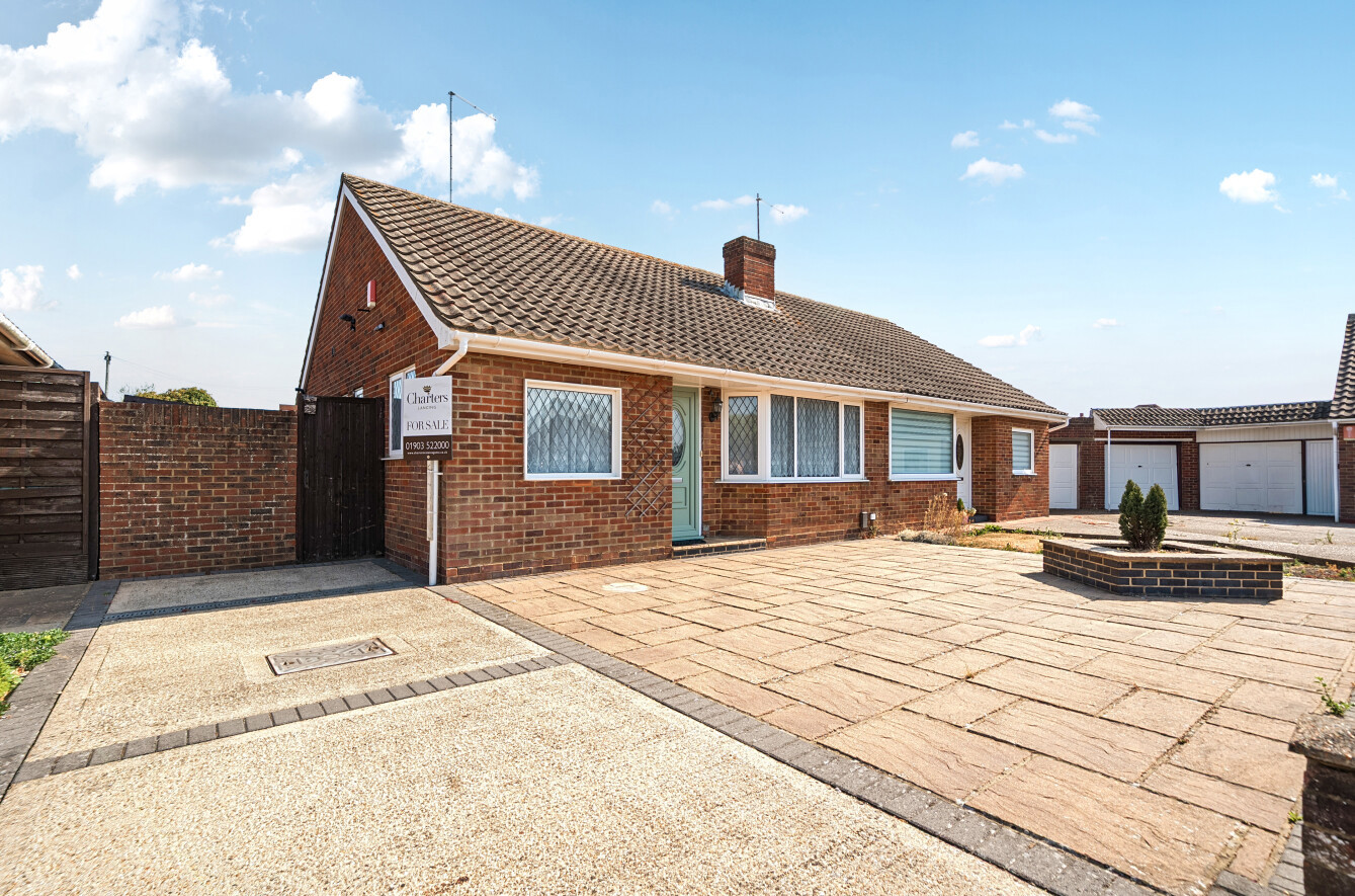 2 bedroom semi-detached bungalow for sale