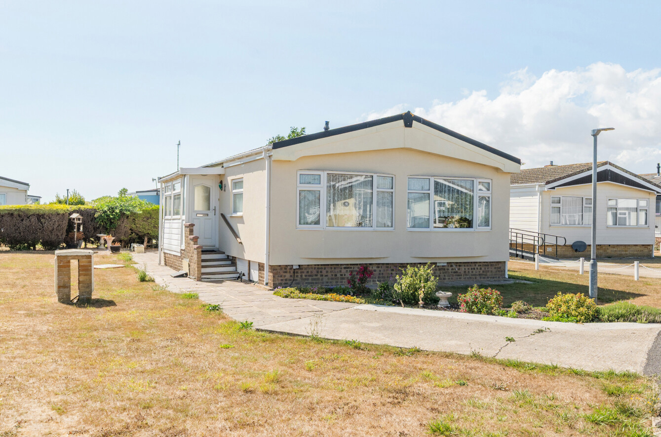 2 bedroom  detached park home for sale