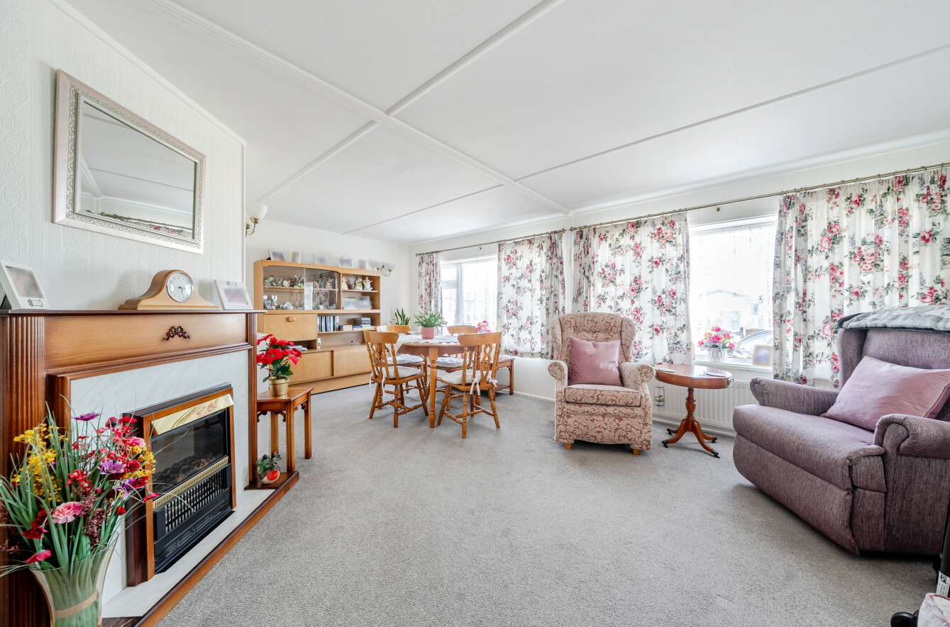 2 bedroom  detached park home for sale