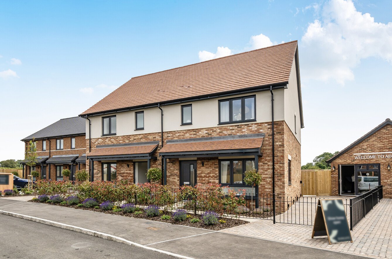 2 bedroom  semi-detached house for sale