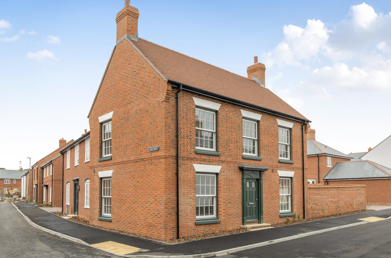 3 bedroom  semi-detached house for sale