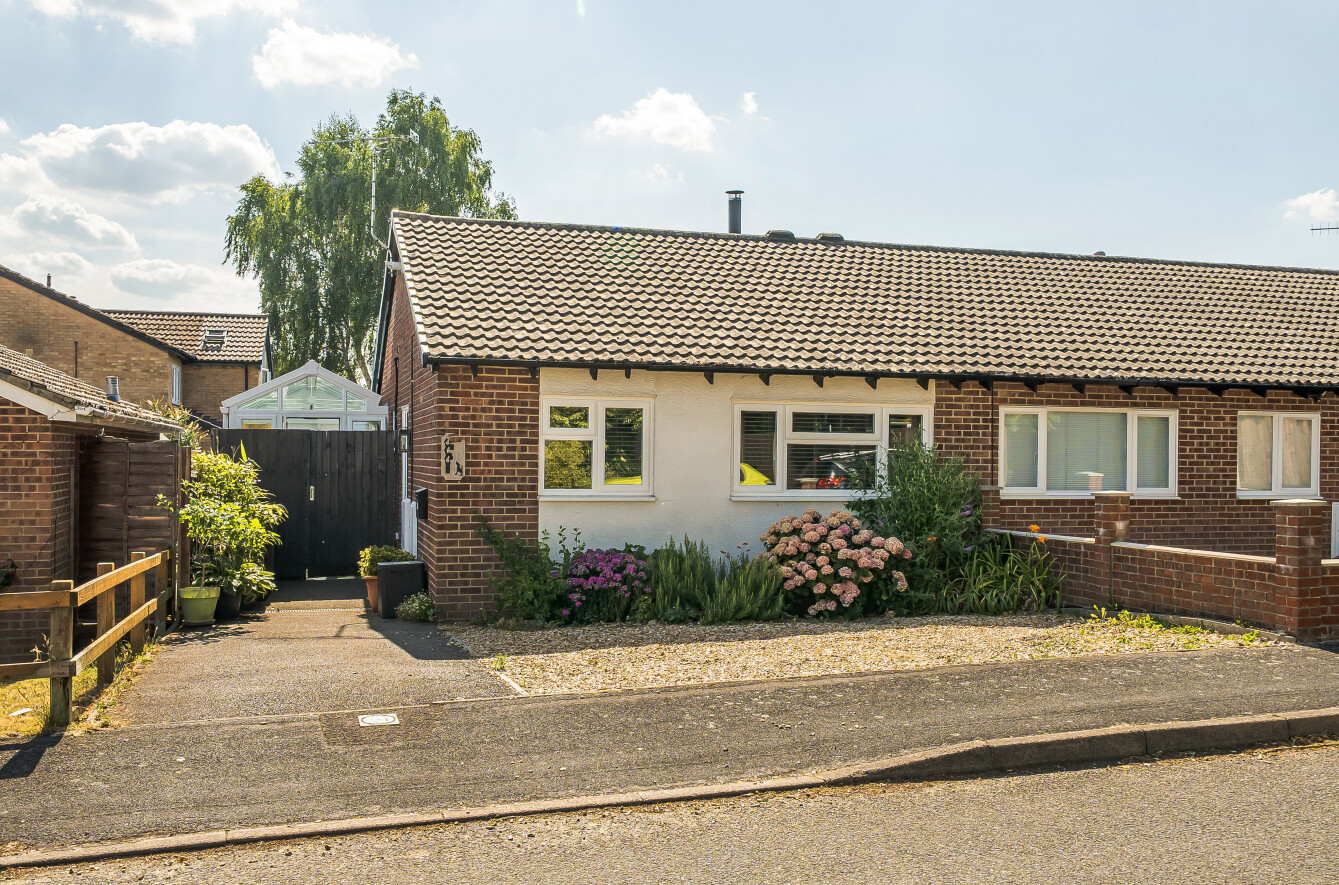 2 bedroom semi-detached bungalow for sale