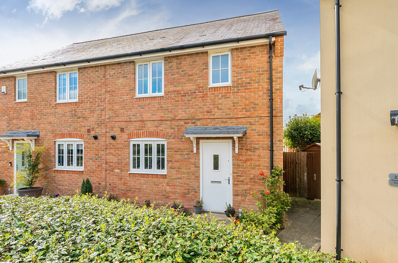 3 bedroom  semi-detached house for sale