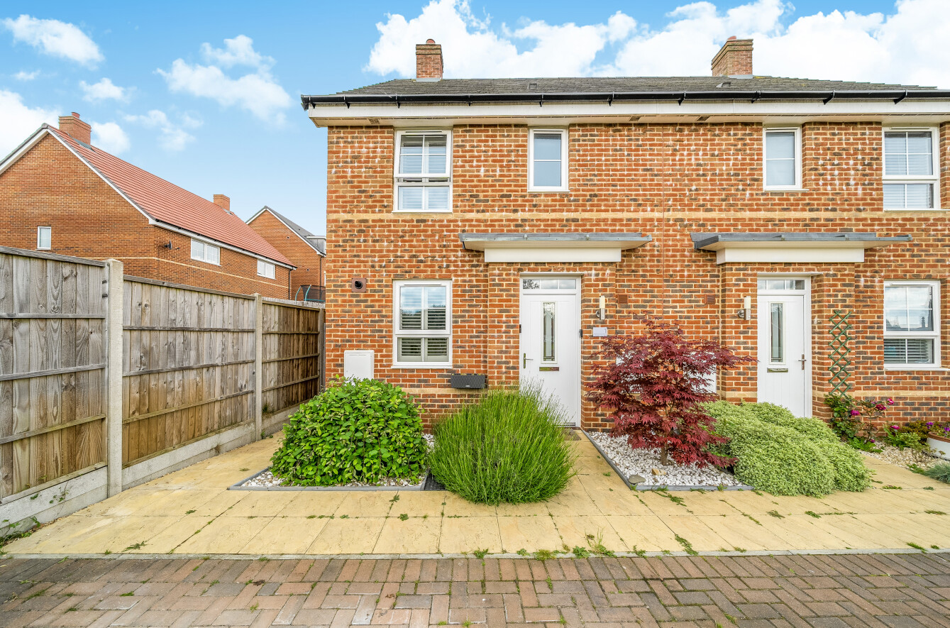 3 bedroom  semi-detached house for sale