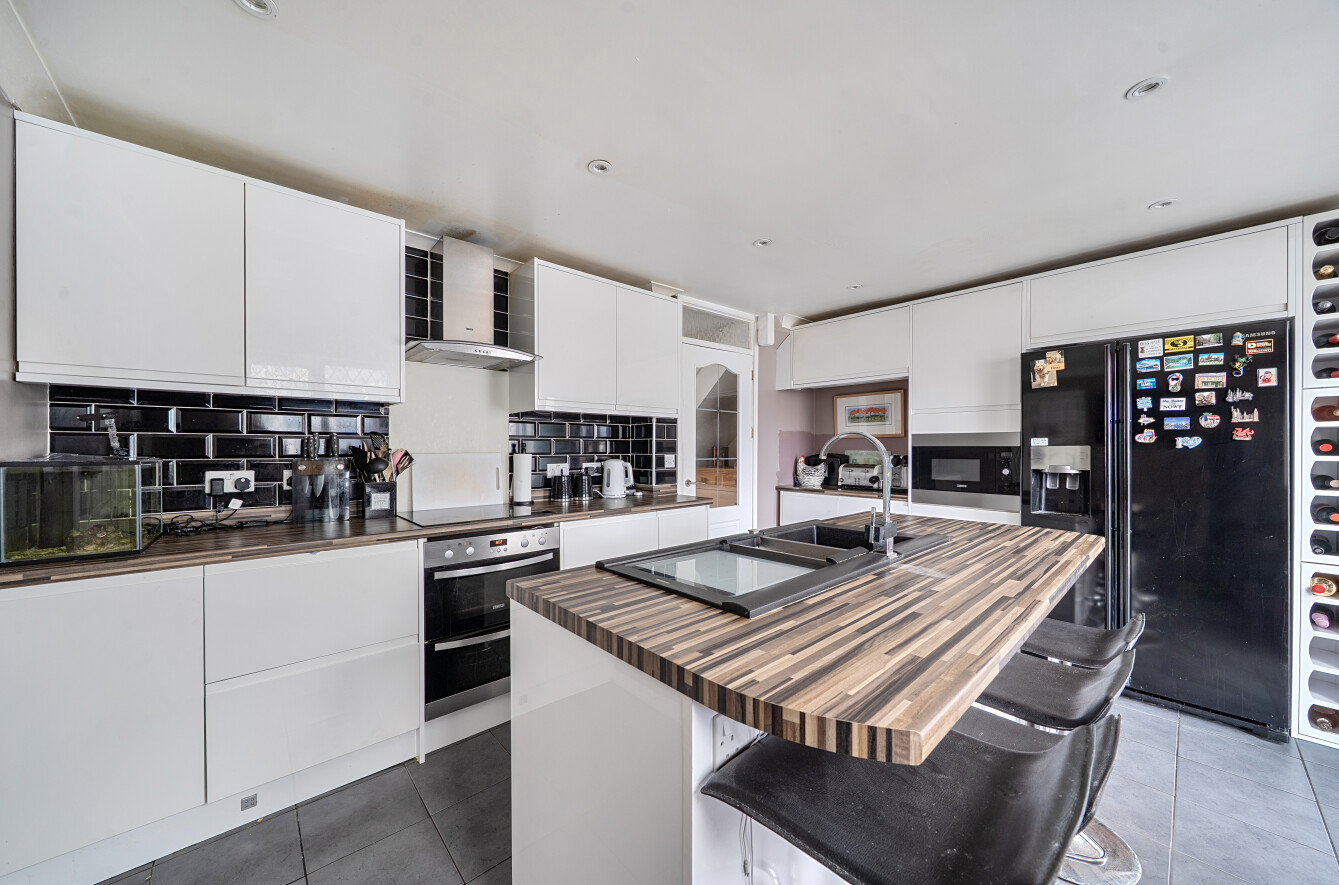 3 bedroom  detached house for sale