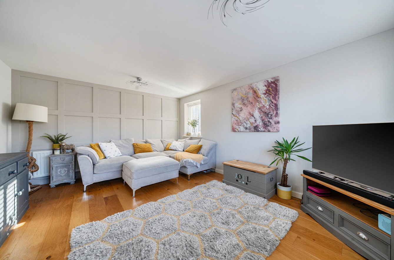 5 bedroom  detached house for sale