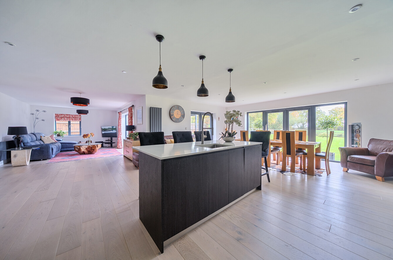 4 bedroom  detached house for sale