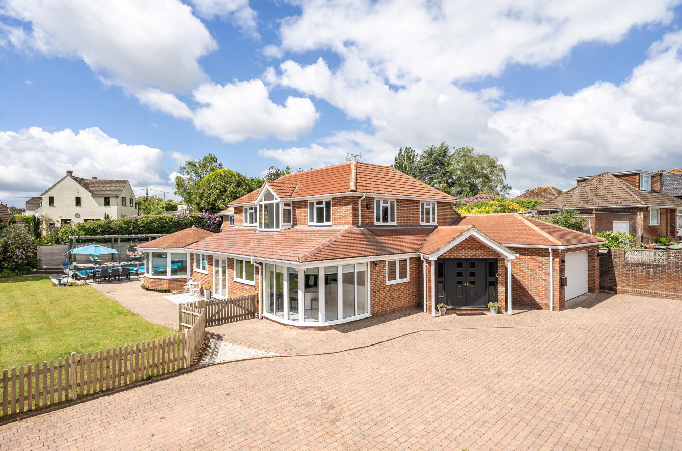 5 bedroom  detached house for sale