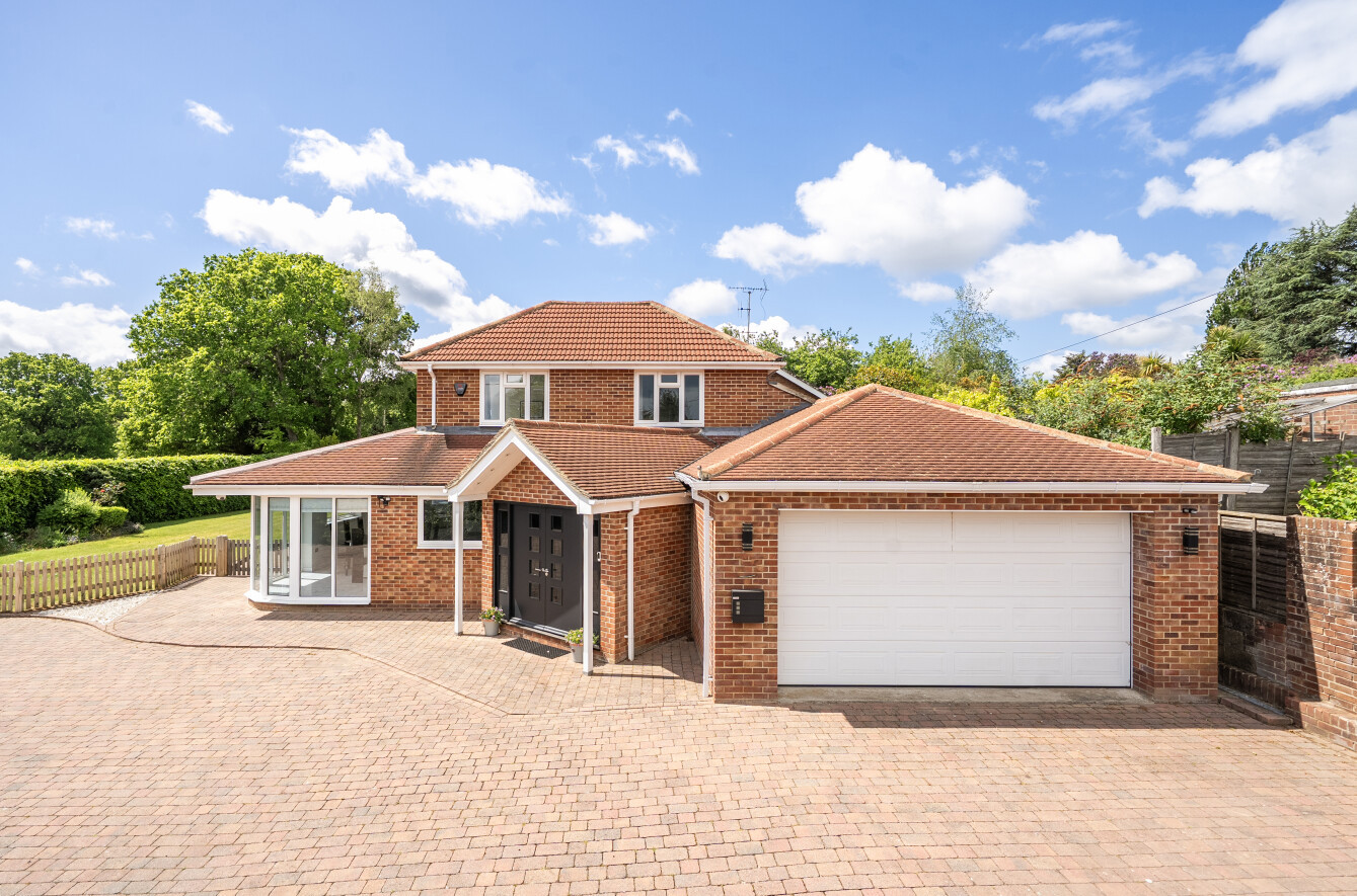 5 bedroom  detached house for sale