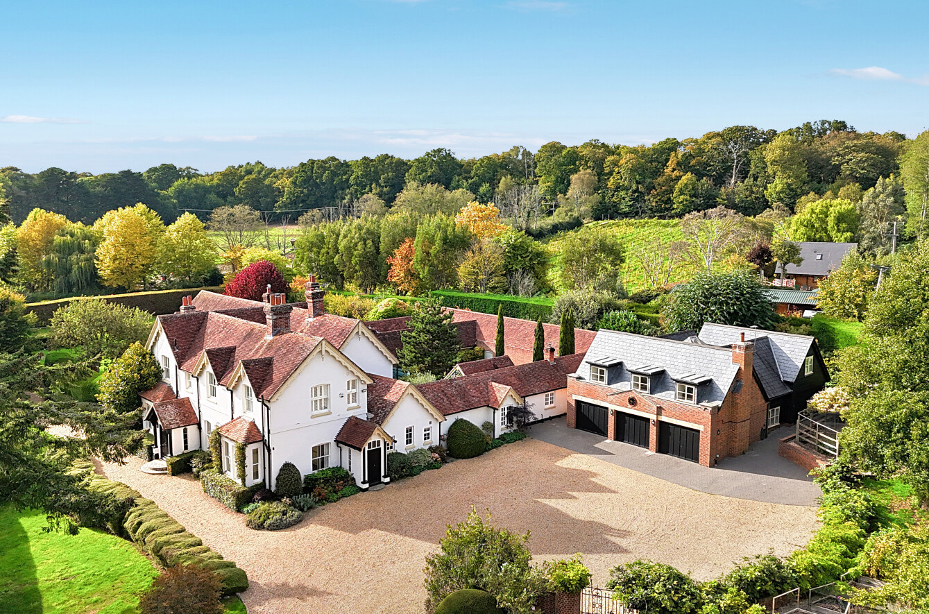 6 bedroom detached house for sale