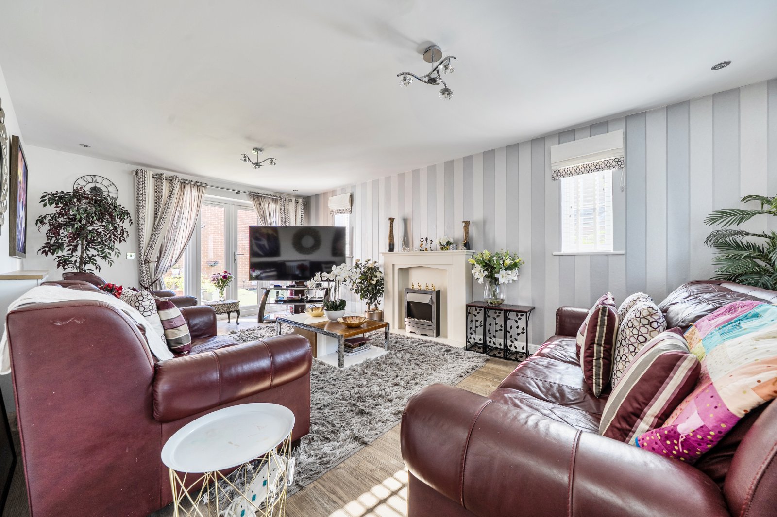 5 bedroom  detached house for sale