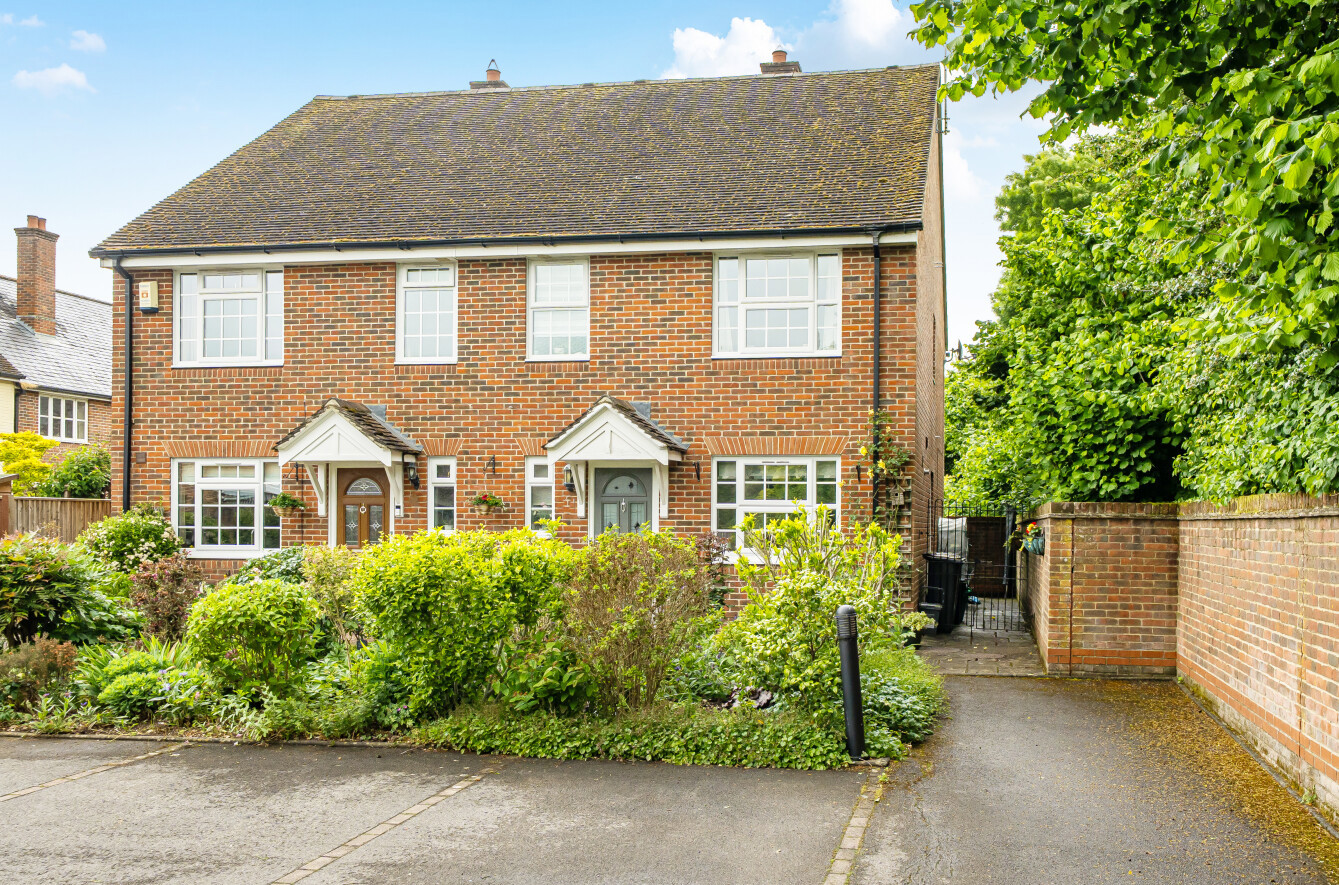 3 bedroom semi-detached house for sale