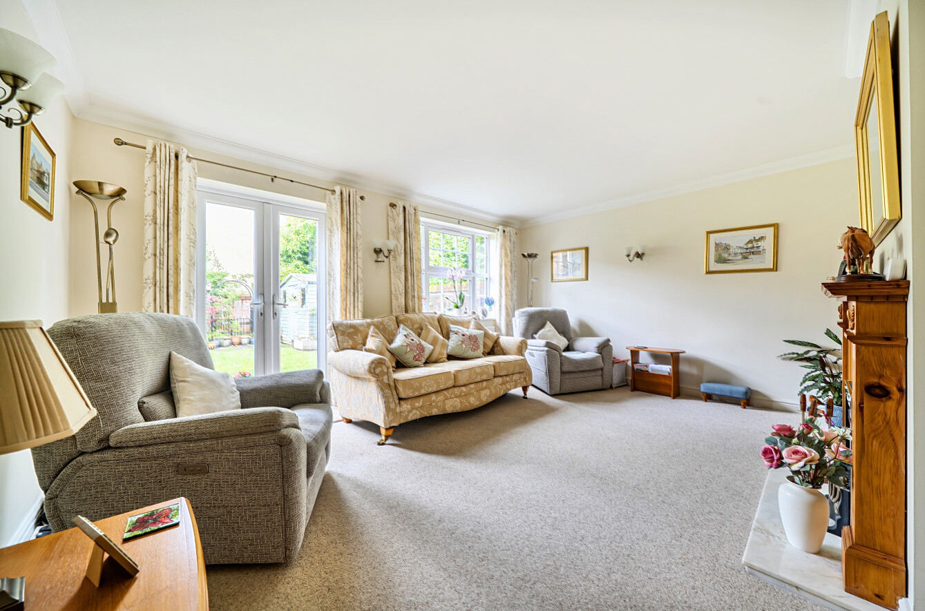 3 bedroom  semi-detached house for sale