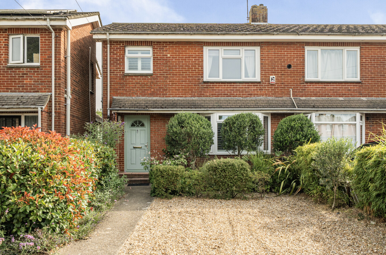 3 bedroom  semi-detached house for sale