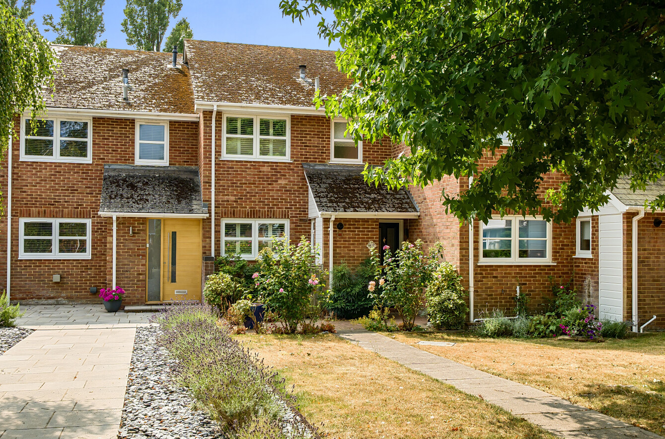 2 bedroom  terraced house for sale