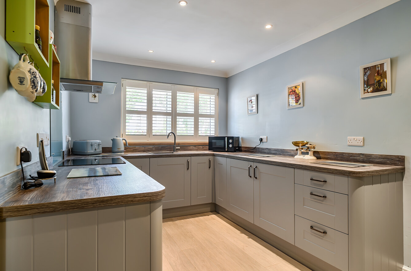 2 bedroom  terraced house for sale