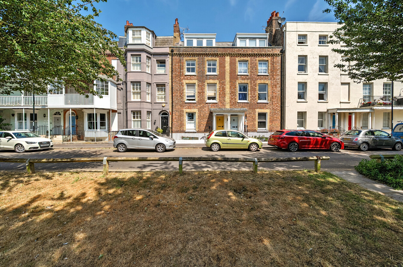 2 bedroom maisonette for sale