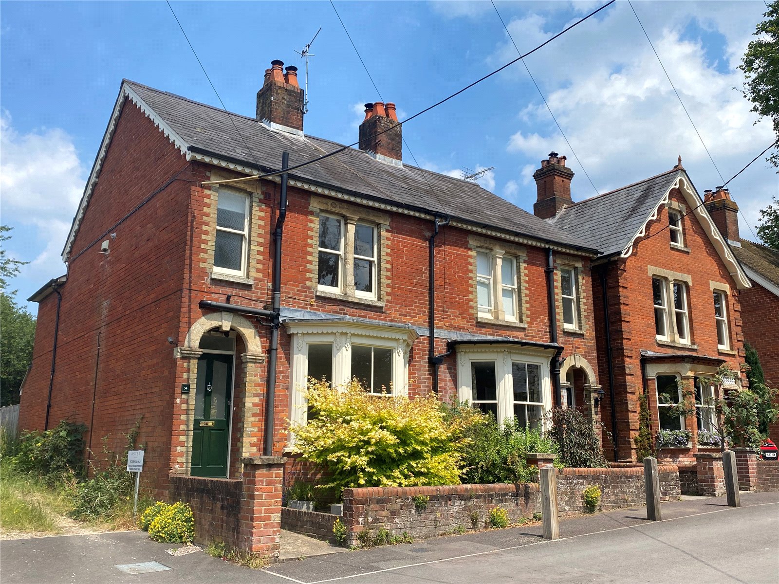 3 bedroom semi-detached house to rent