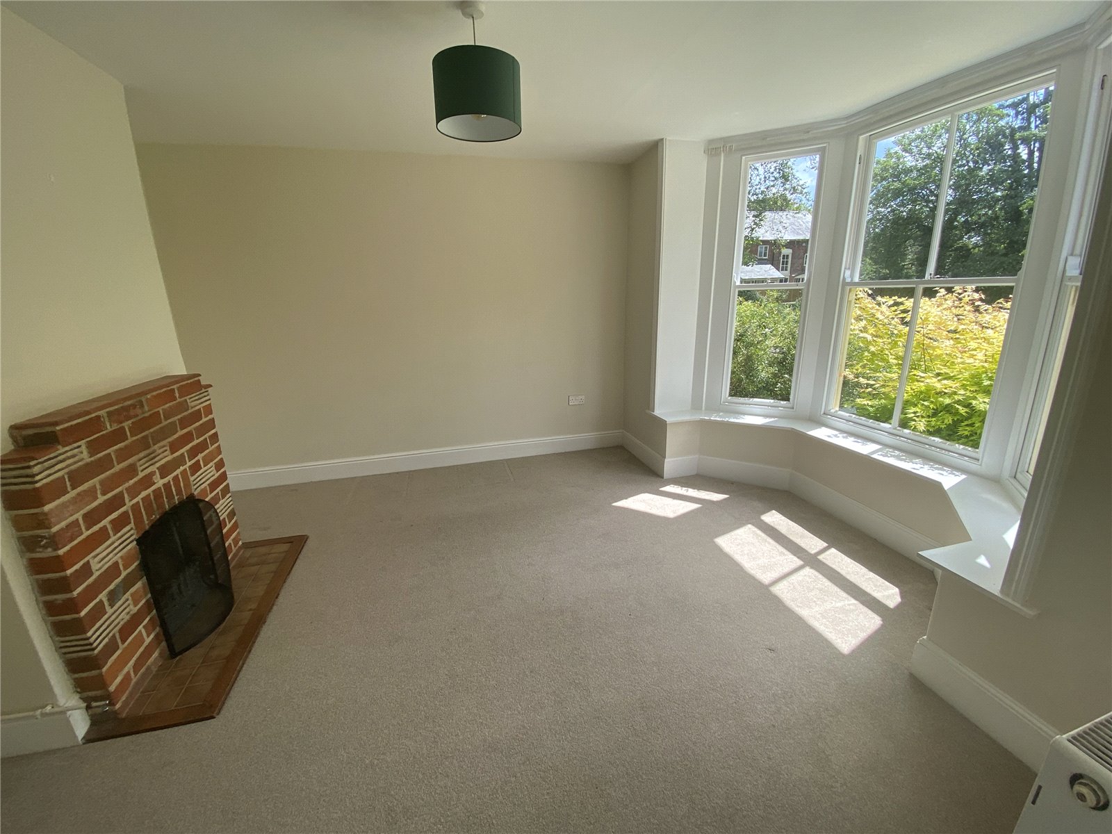 3 bedroom semi-detached house to rent