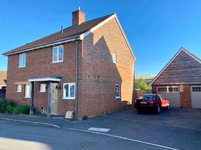 2 bedroom  semi-detached house to rent