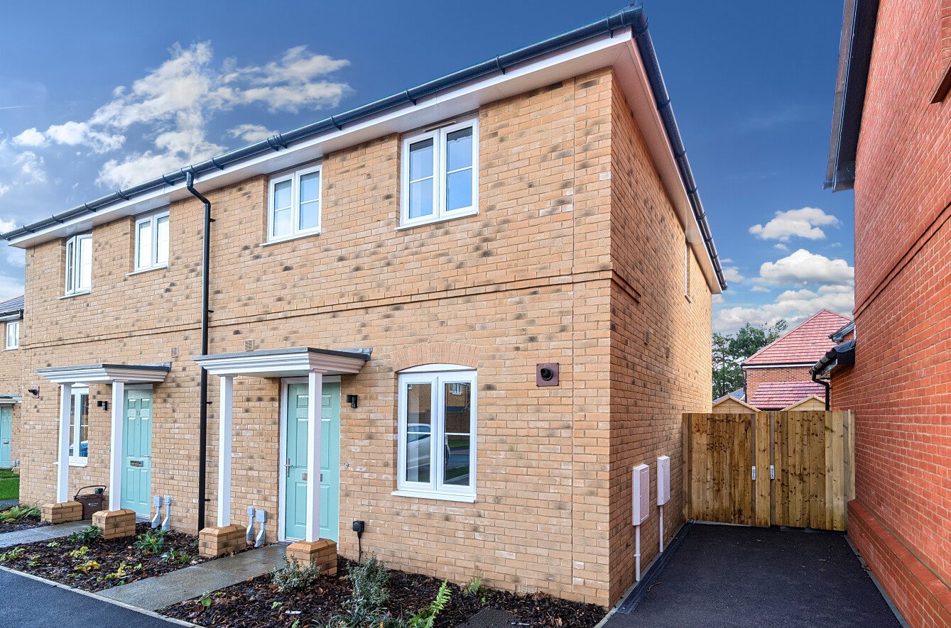 2 bedroom semi-detached house to rent