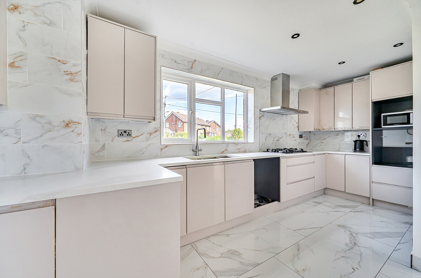 3 bedroom  semi-detached house to rent