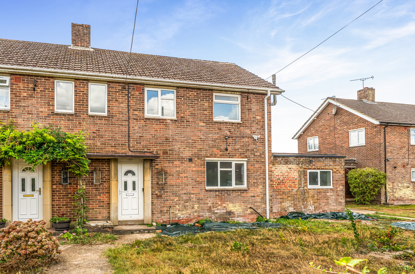 3 bedroom  semi-detached house to rent