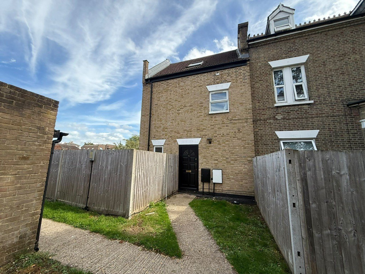 3 bedroom  semi-detached house to rent