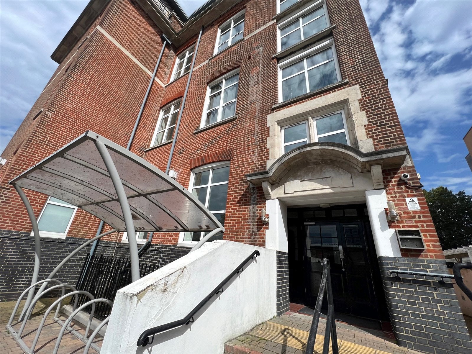 3 bedroom apartment to rent
