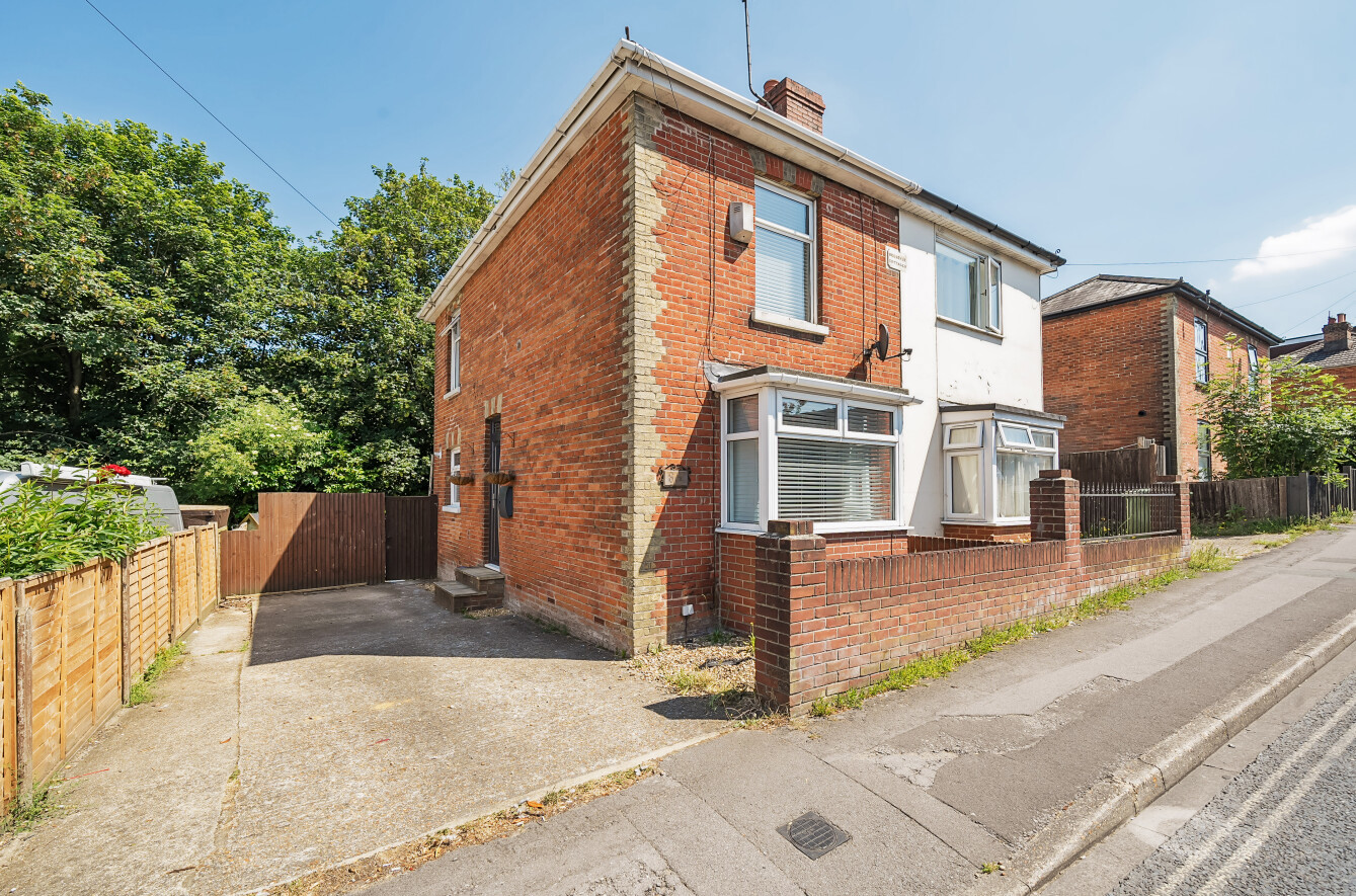 2 bedroom semi-detached house to rent