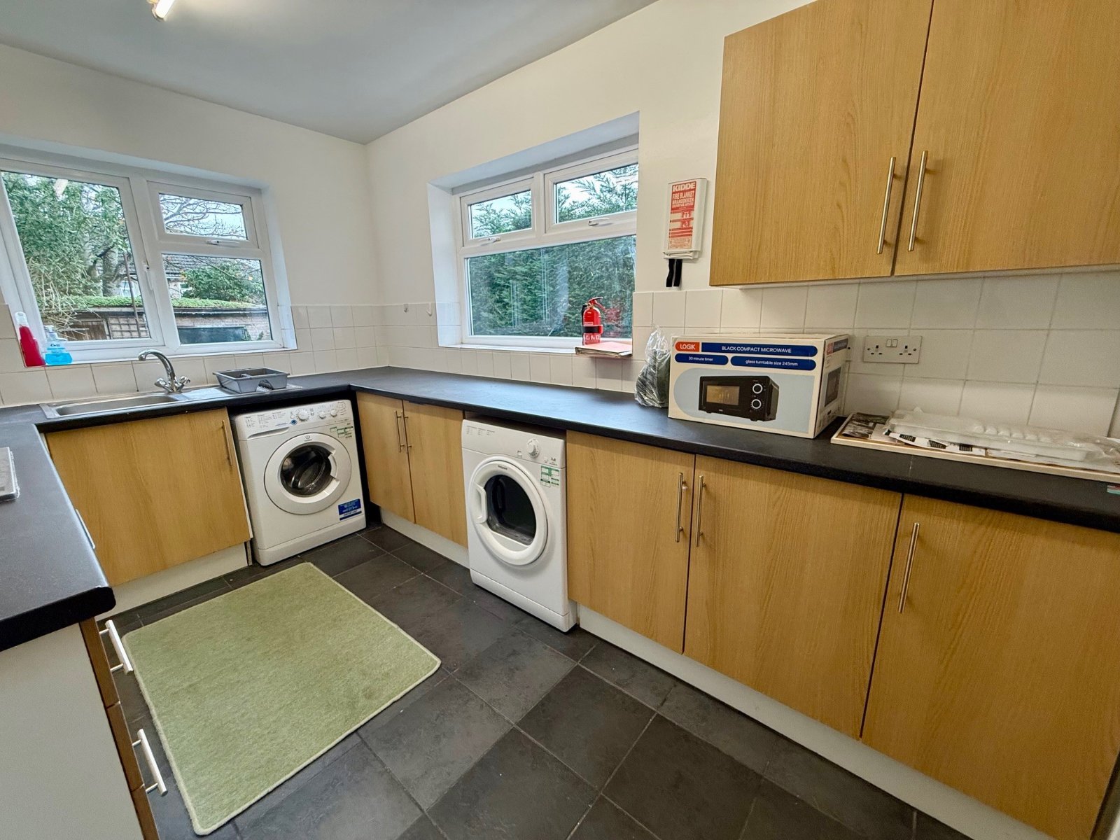 5 bedroom  semi-detached house to rent