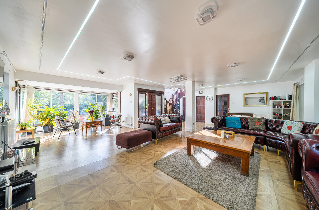5 bedroom  detached house to rent