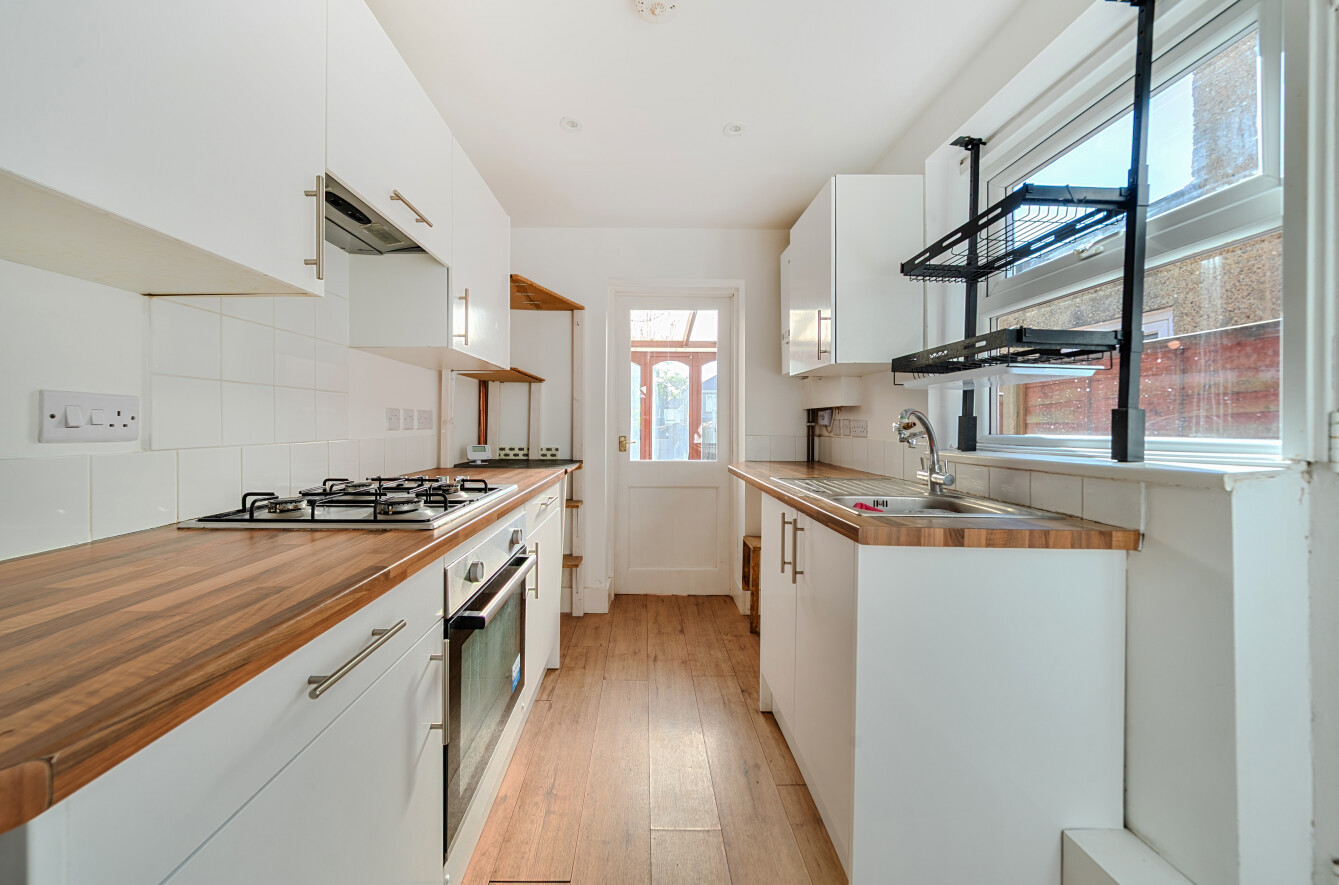 3 bedroom semi-detached house to rent