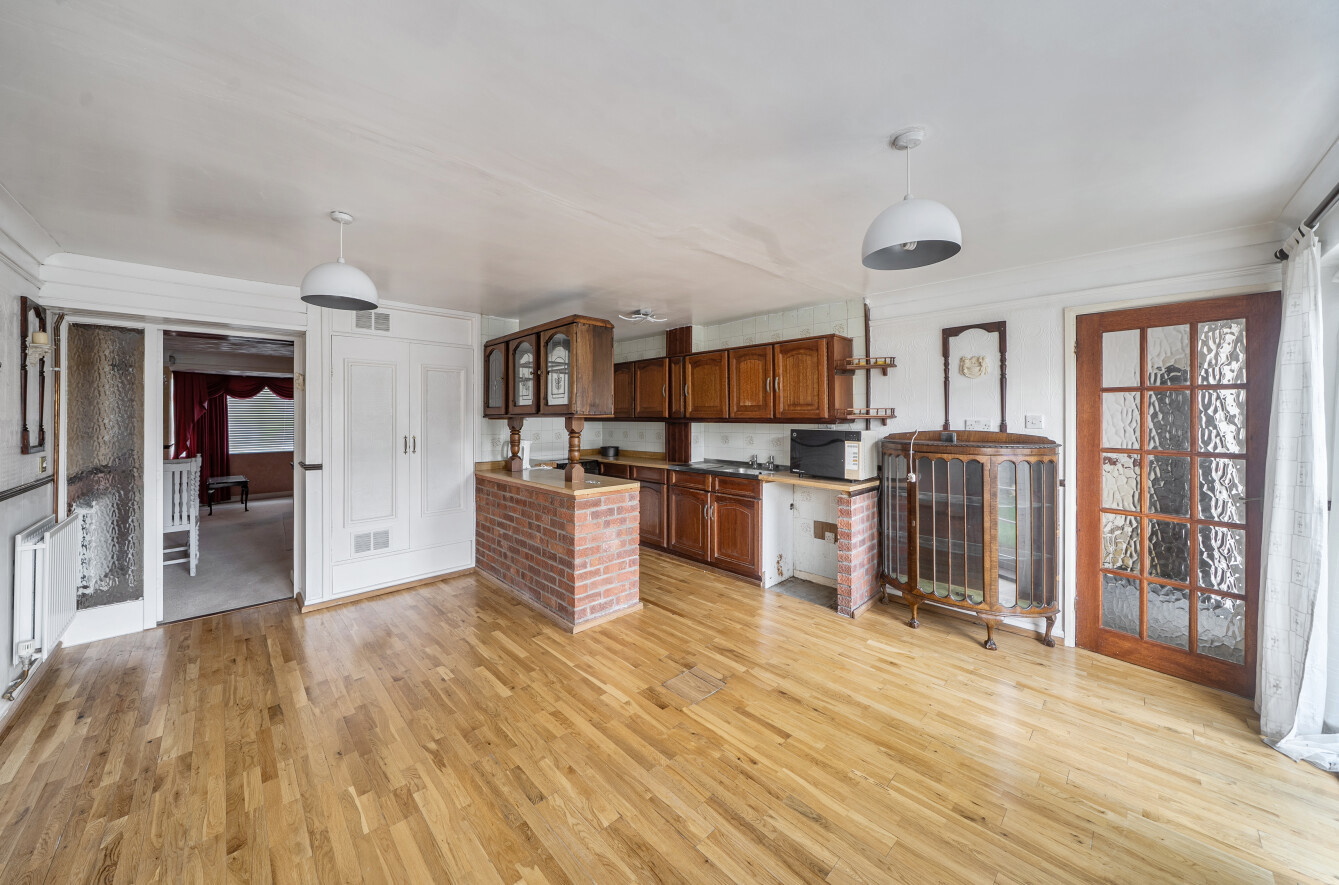 4 bedroom semi-detached house to rent