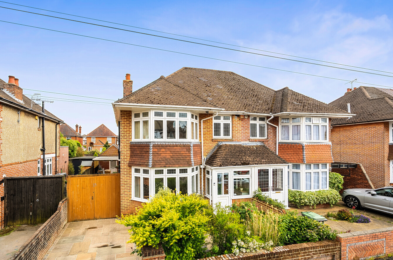 3 bedroom  semi-detached house for sale