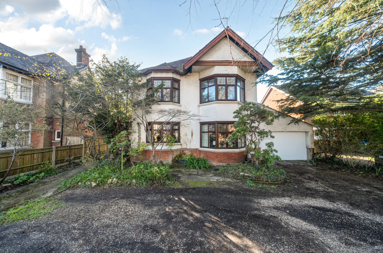 5 bedroom  detached house for sale