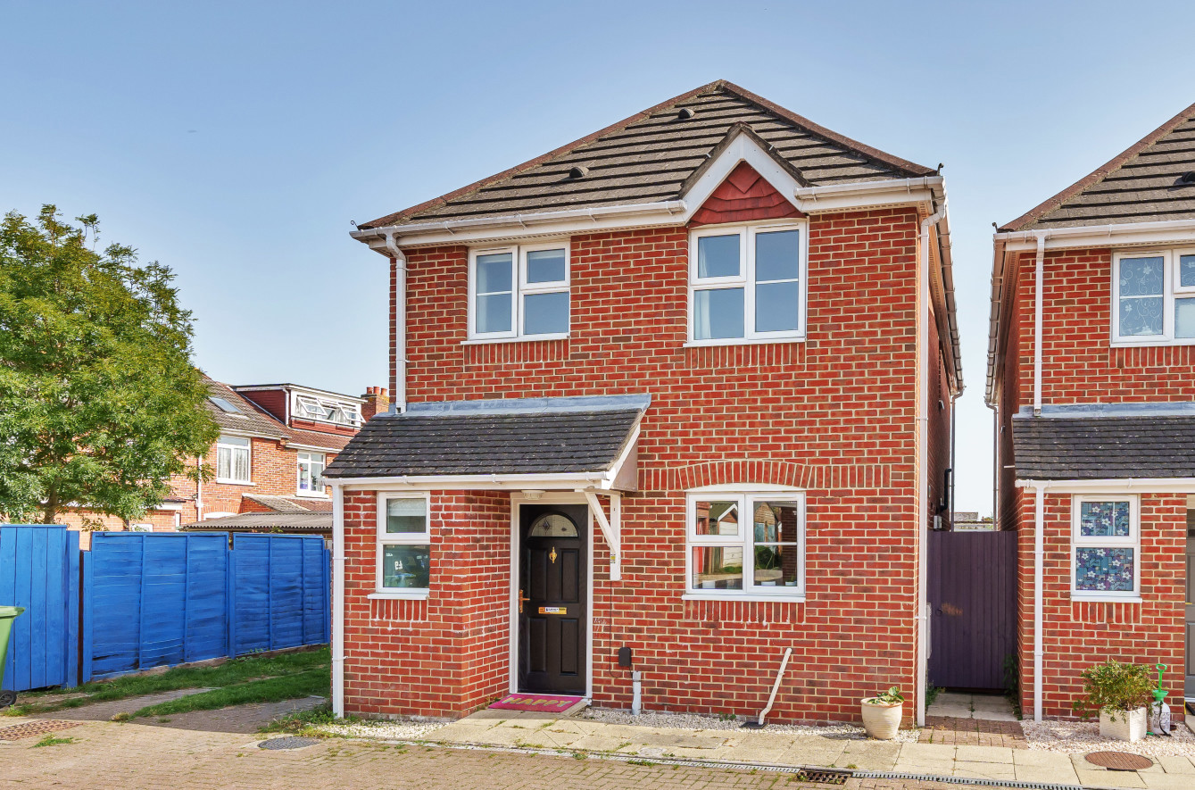 3 bedroom  detached house for sale