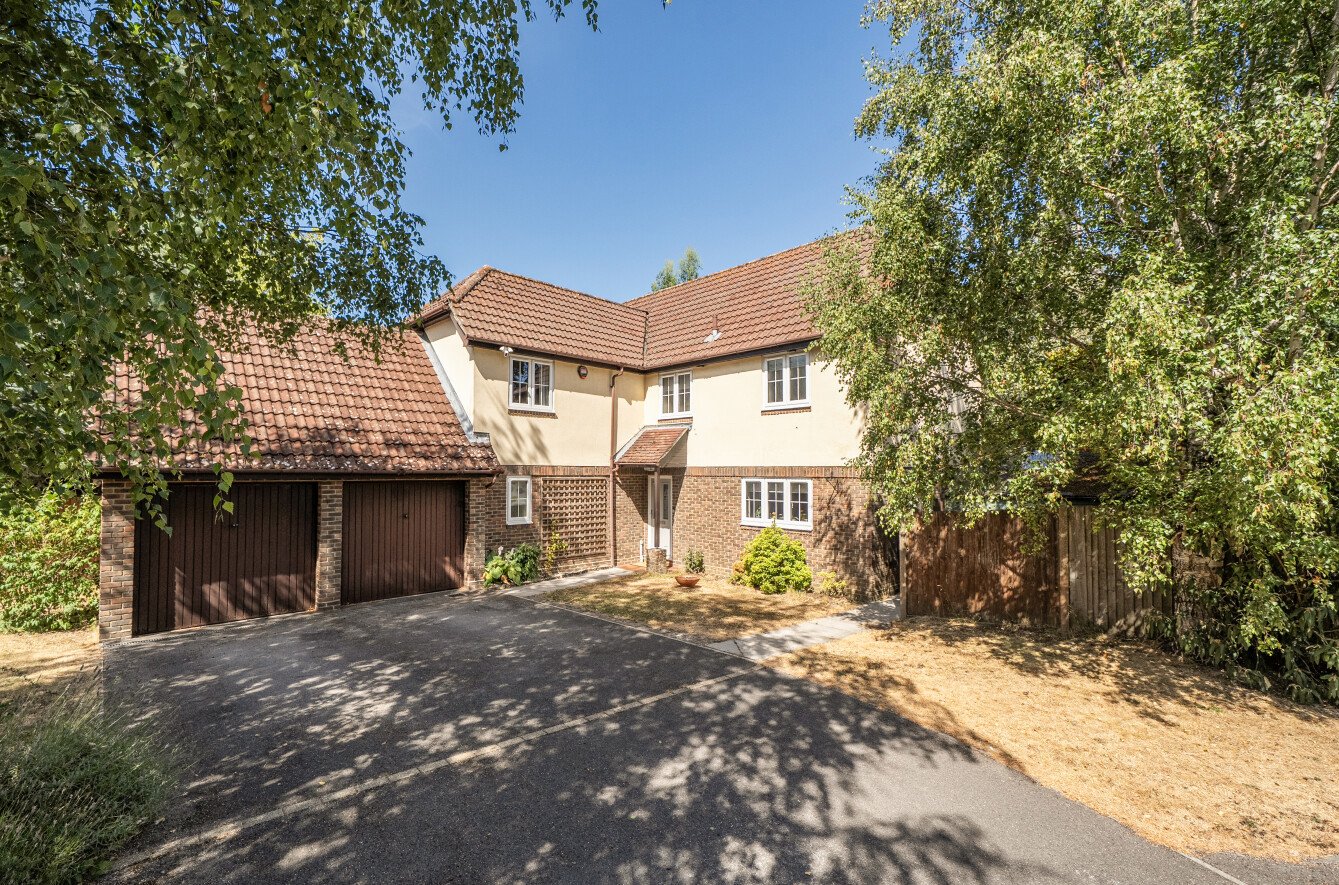 5 bedroom detached house for sale