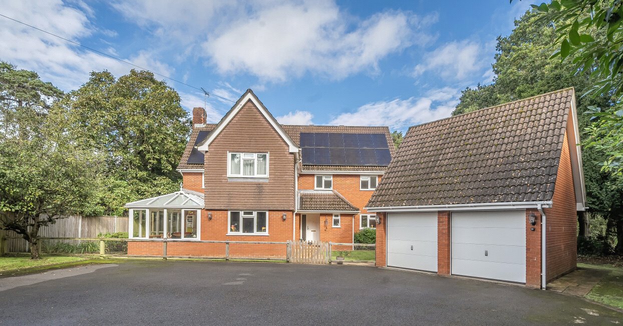 4 bedroom  detached house for sale