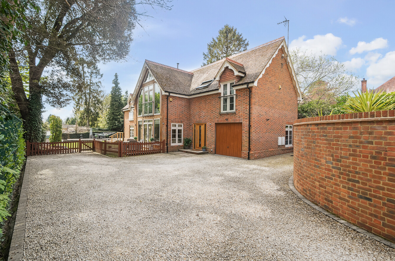 5 bedroom  detached house for sale