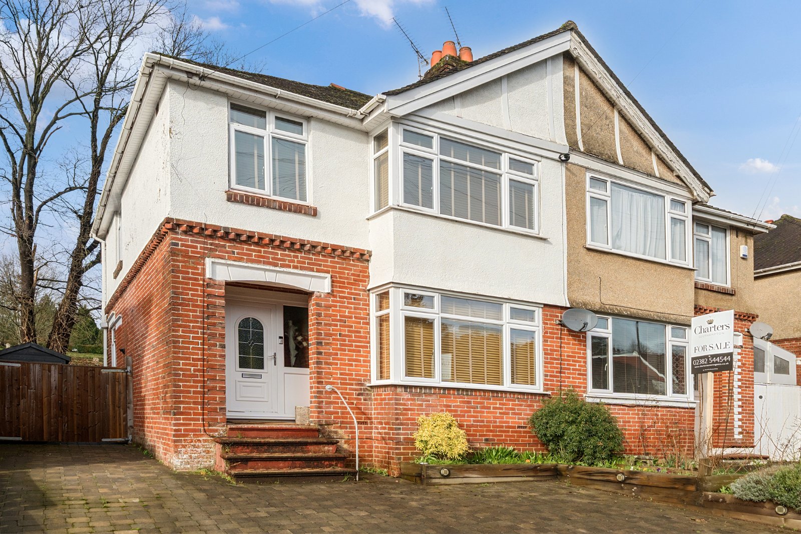 3 bedroom  semi-detached house for sale