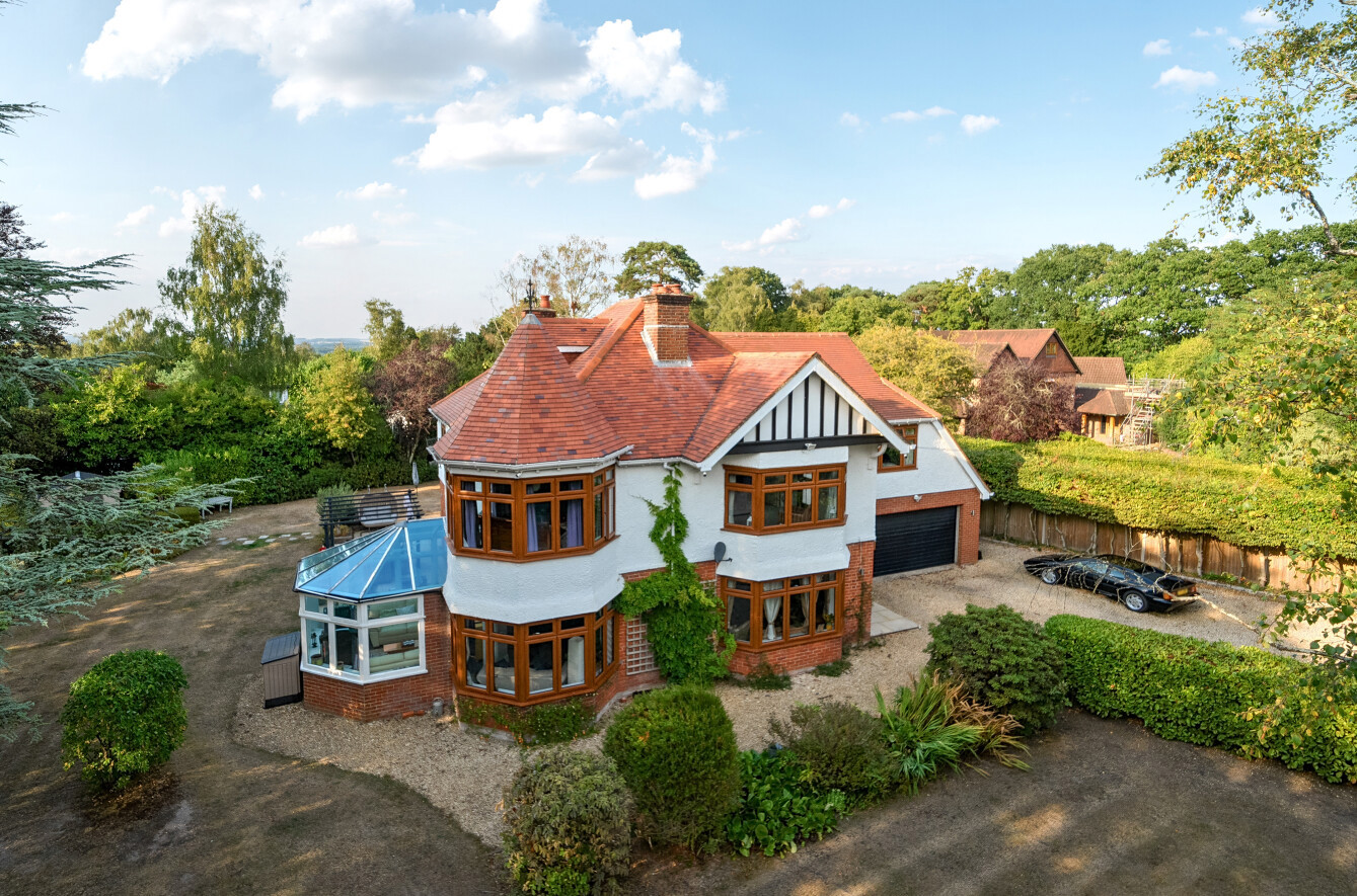 6 bedroom detached house for sale