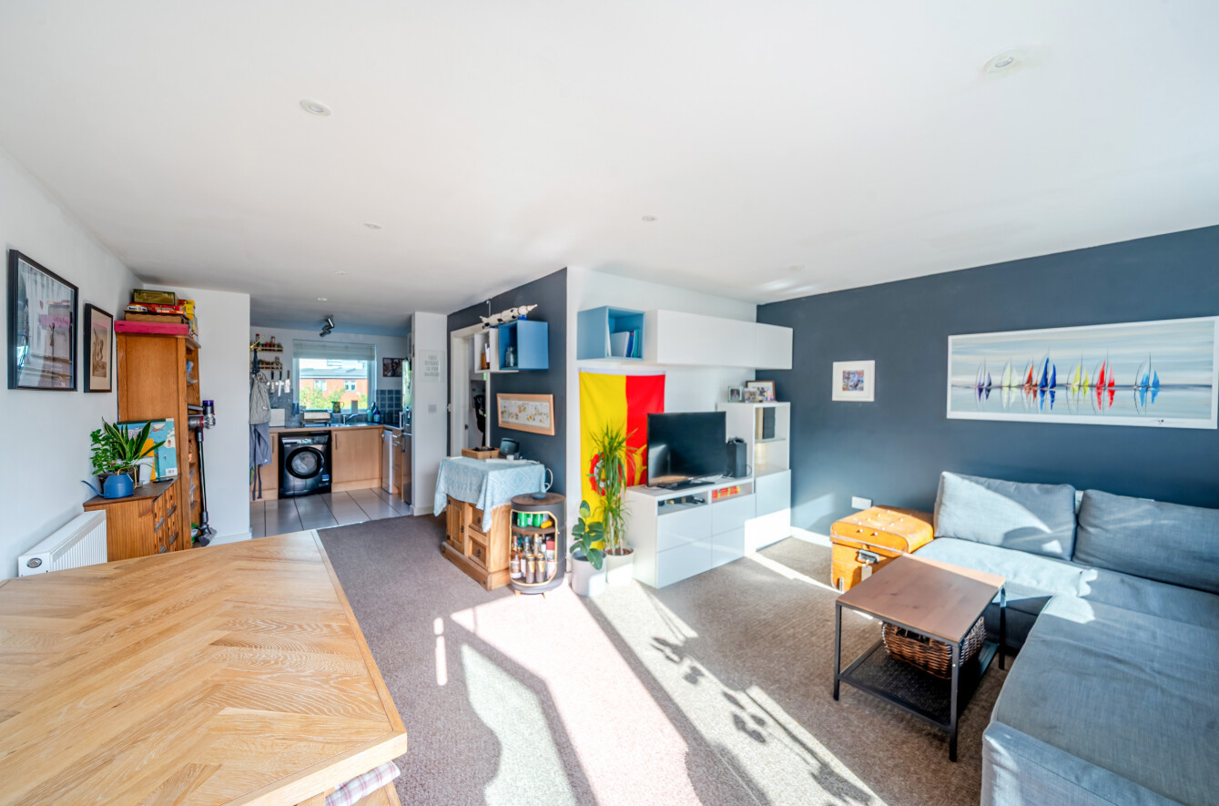 2 bedroom maisonette for sale