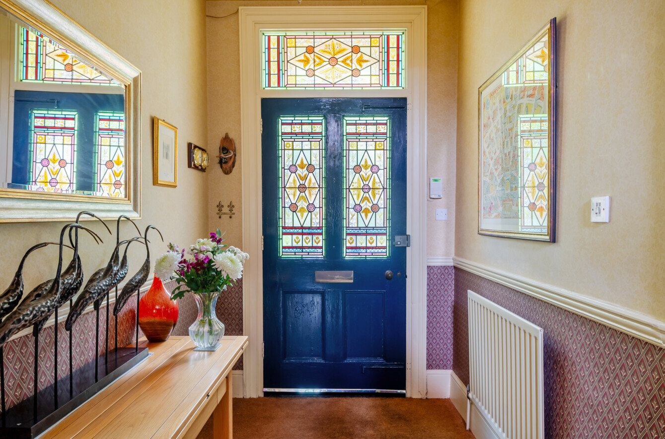 5 bedroom  detached house for sale