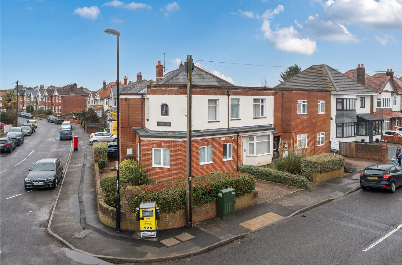 2 bedroom maisonette for sale