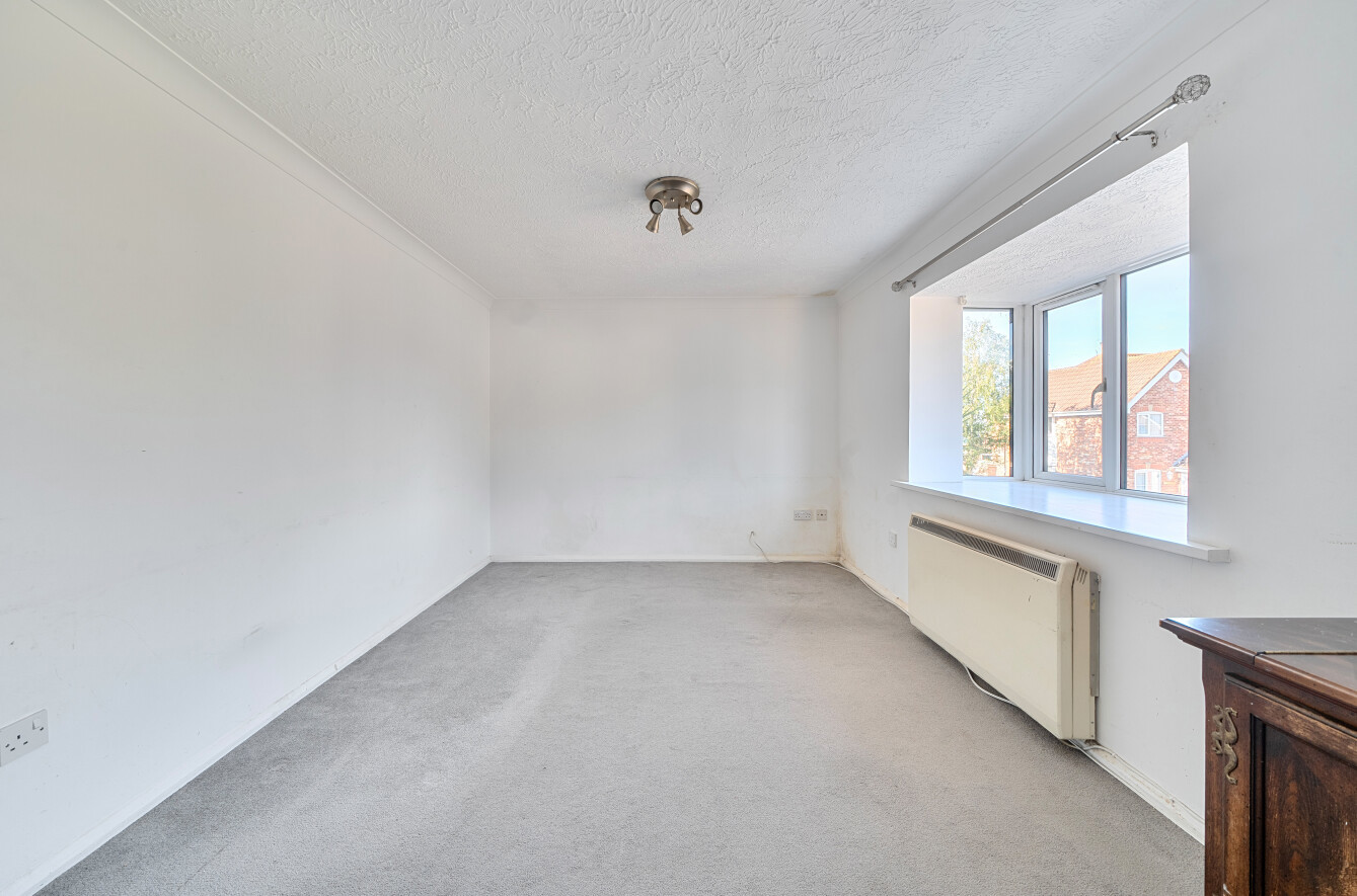 2 bedroom maisonette for sale