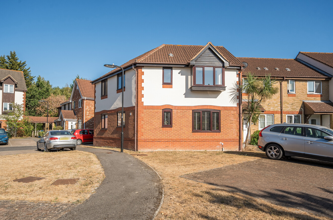 2 bedroom maisonette for sale