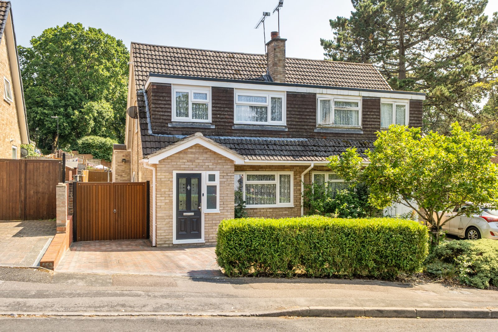 3 bedroom  semi-detached house for sale