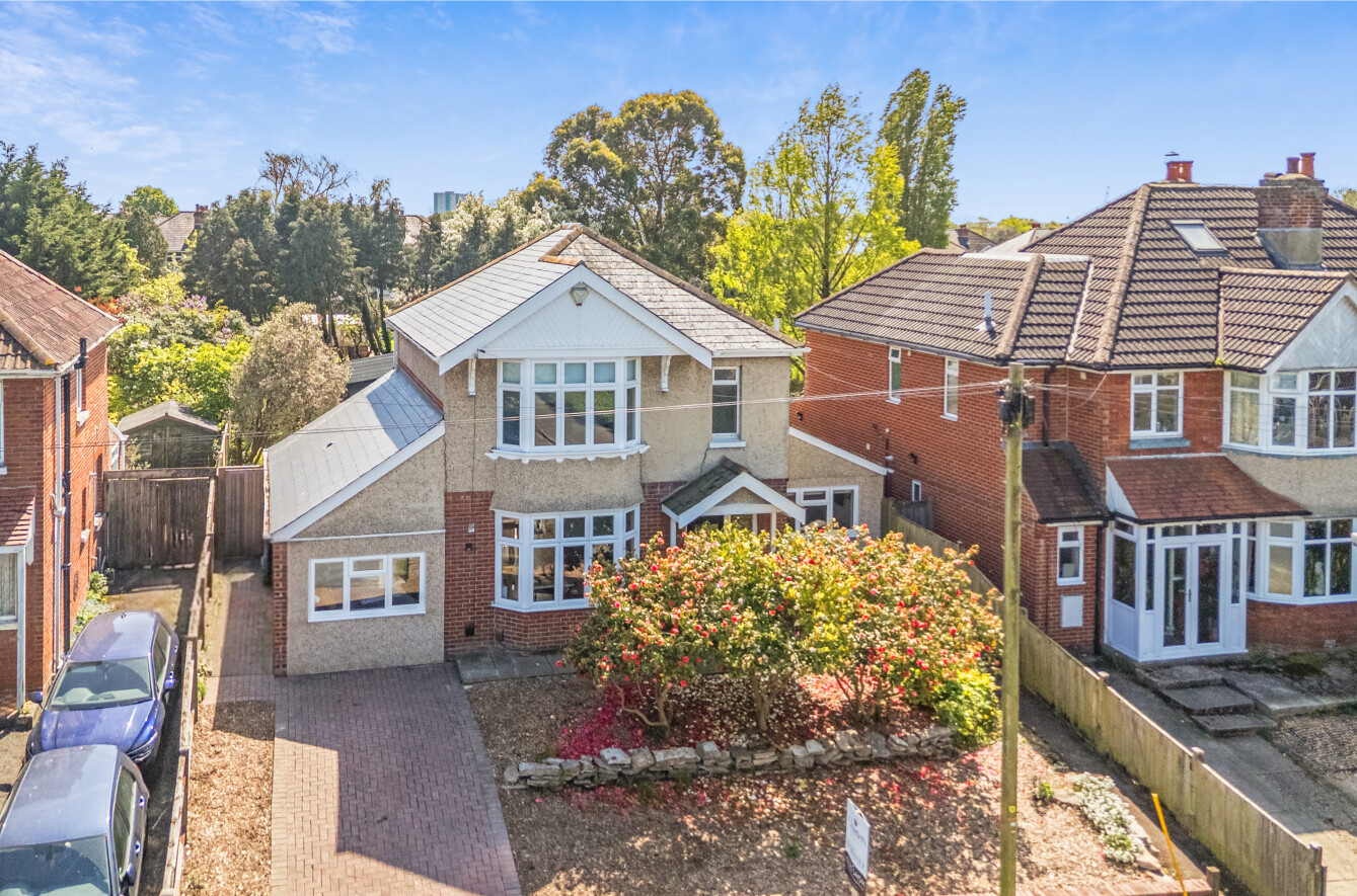 5 bedroom  detached house for sale